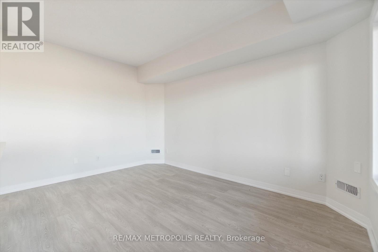 27 - 15 Stauffer Woods Trail, Kitchener, Ontario  N2P 0L1 - Photo 14 - X12505616