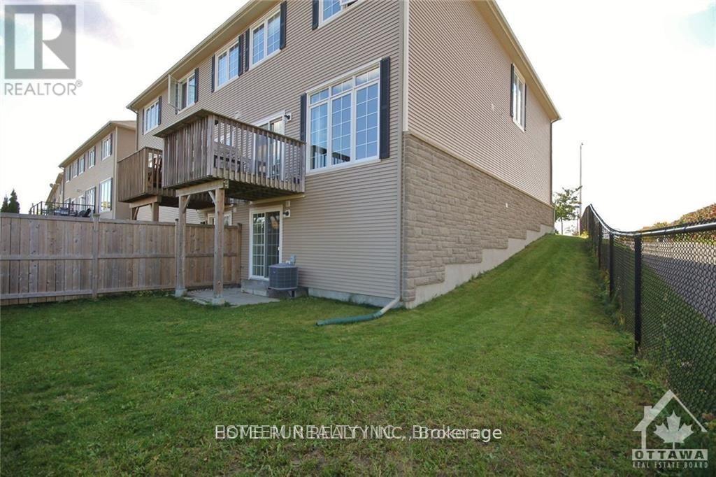 608 Pepperville Crescent, Ottawa, Ontario  K2M 0E8 - Photo 3 - X12549426
