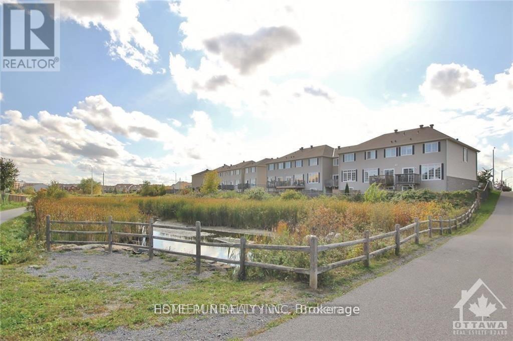 608 Pepperville Crescent, Ottawa, Ontario  K2M 0E8 - Photo 4 - X12549426