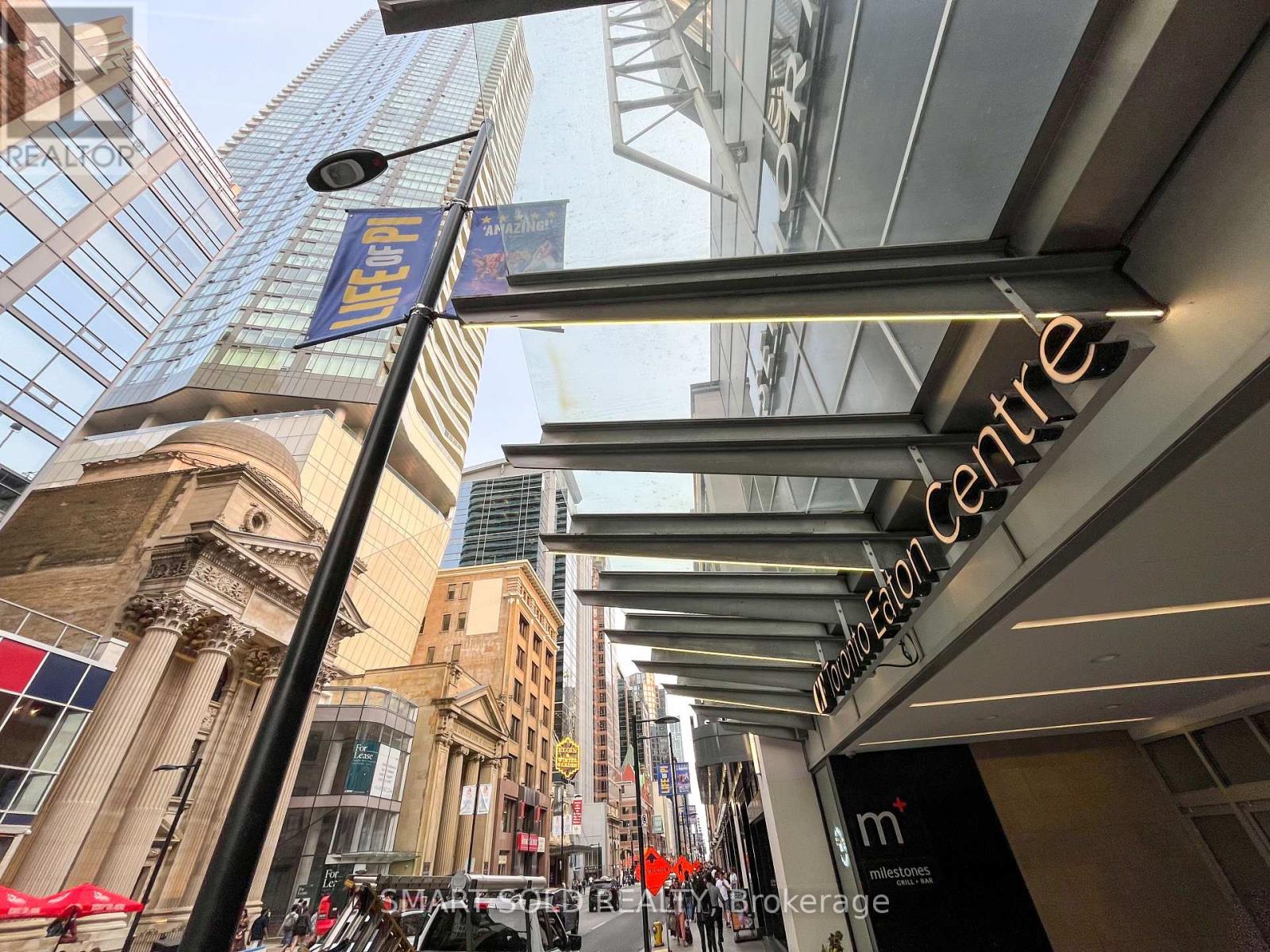 2403 - 197 Yonge Street, Toronto, Ontario  M5B 1M4 - Photo 2 - C12549400