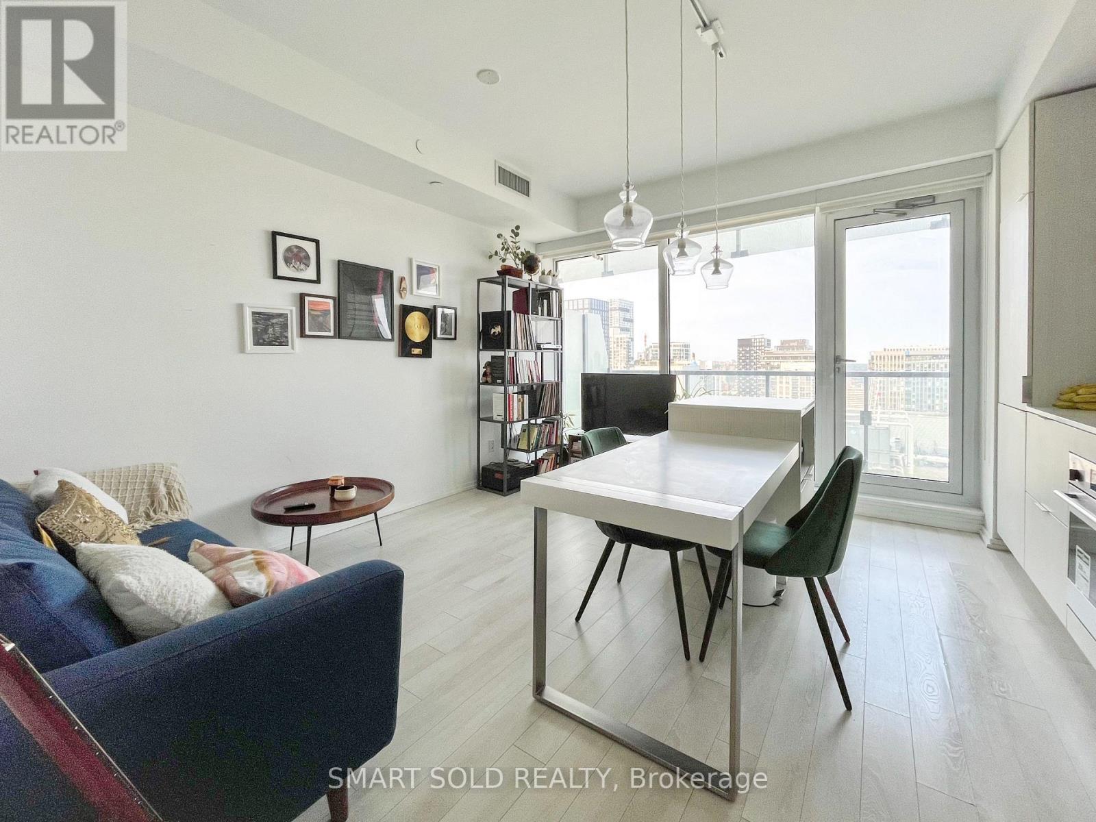 2403 - 197 Yonge Street, Toronto, Ontario  M5B 1M4 - Photo 4 - C12549400