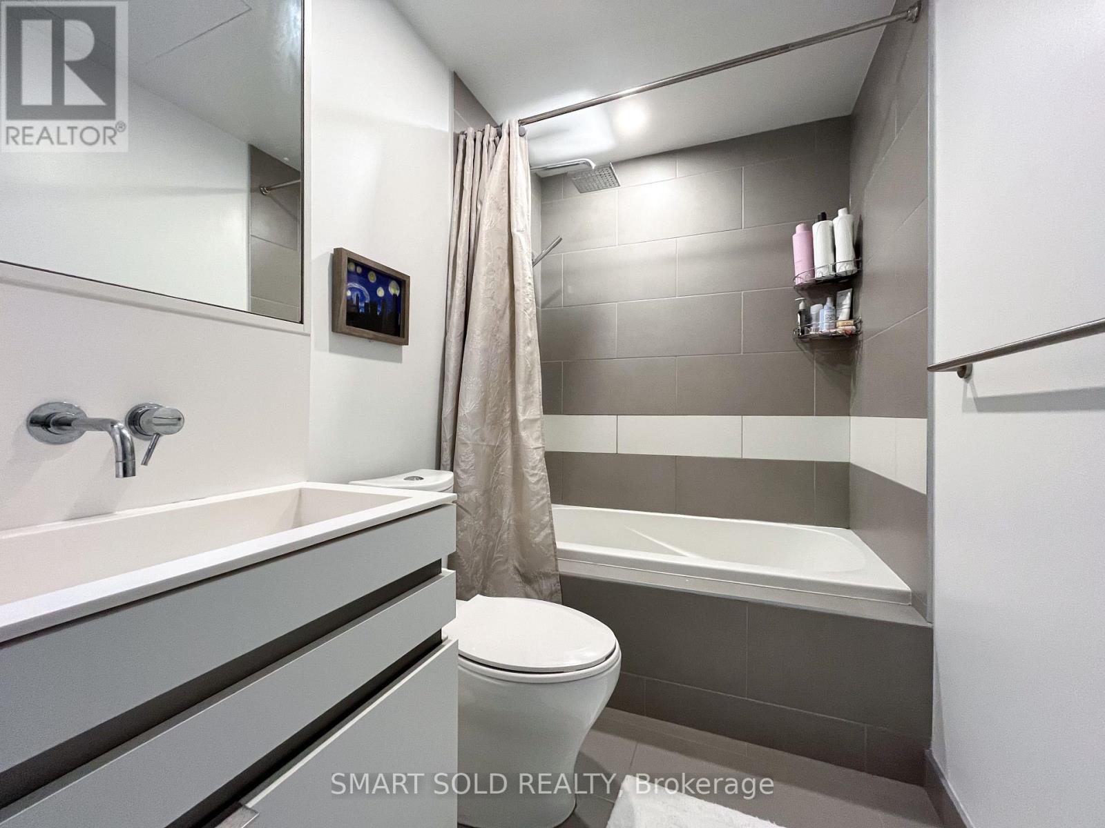 2403 - 197 Yonge Street, Toronto, Ontario  M5B 1M4 - Photo 8 - C12549400