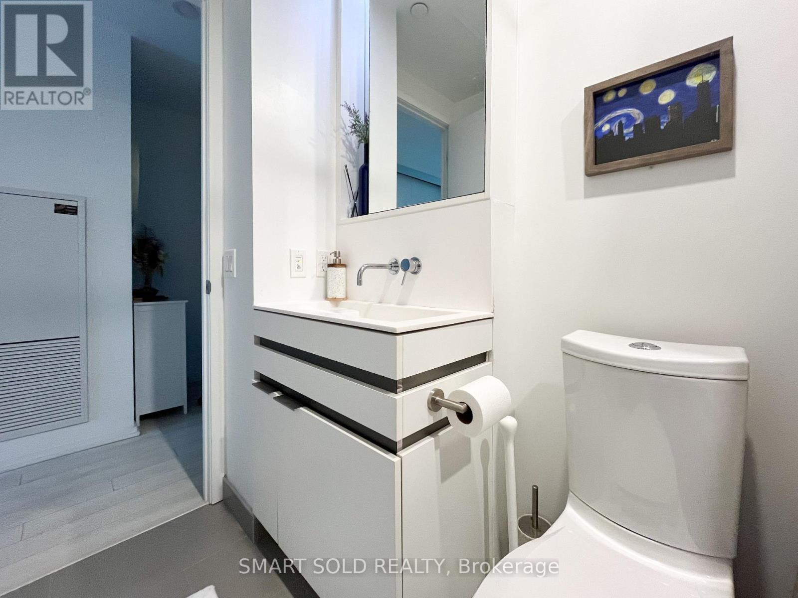 2403 - 197 Yonge Street, Toronto, Ontario  M5B 1M4 - Photo 9 - C12549400