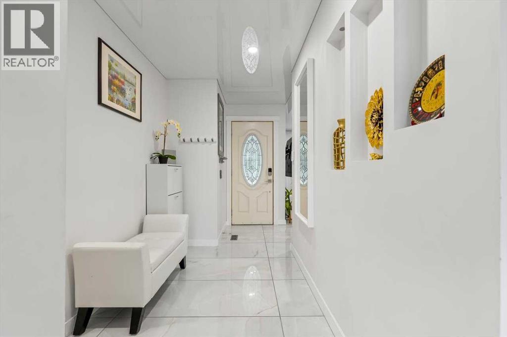 343 Queen Tamara Way Se, Calgary, Alberta  T2Y 4R1 - Photo 3 - A2254985