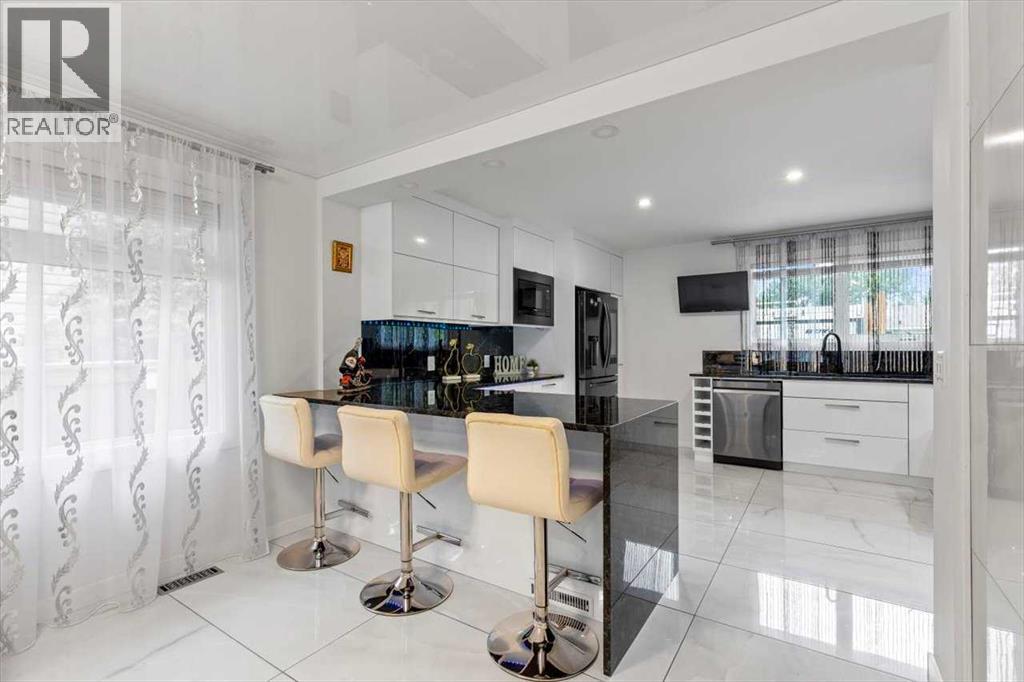 343 Queen Tamara Way Se, Calgary, Alberta  T2Y 4R1 - Photo 9 - A2254985