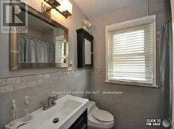 11 Sussex Avenue, Richmond Hill, Ontario L4C 2E5 - Photo 5 - N12549438