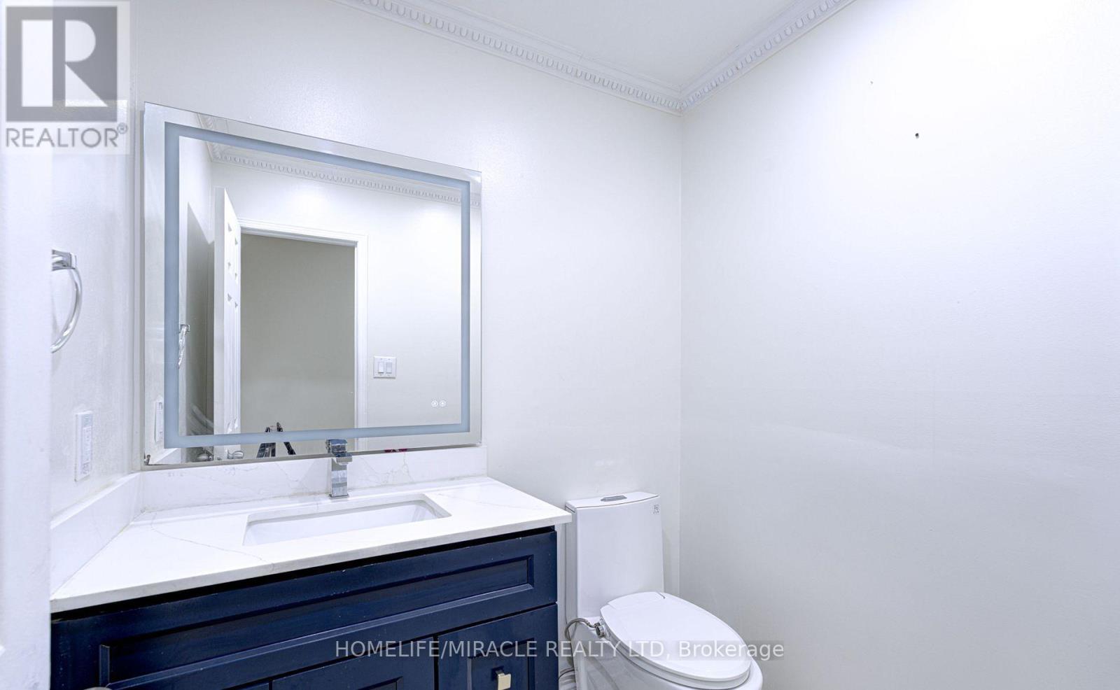 55 Castlehill Road, Brampton, Ontario L6X 4C9 - Photo 10 - W12549424