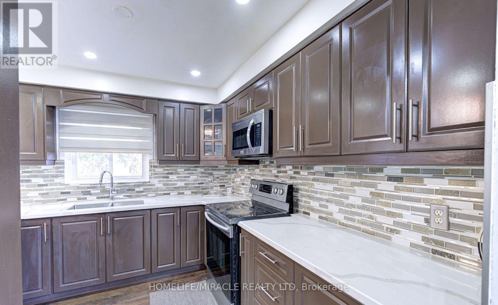 55 Castlehill Road, Brampton, Ontario L6X 4C9 - Photo 14 - W12549424