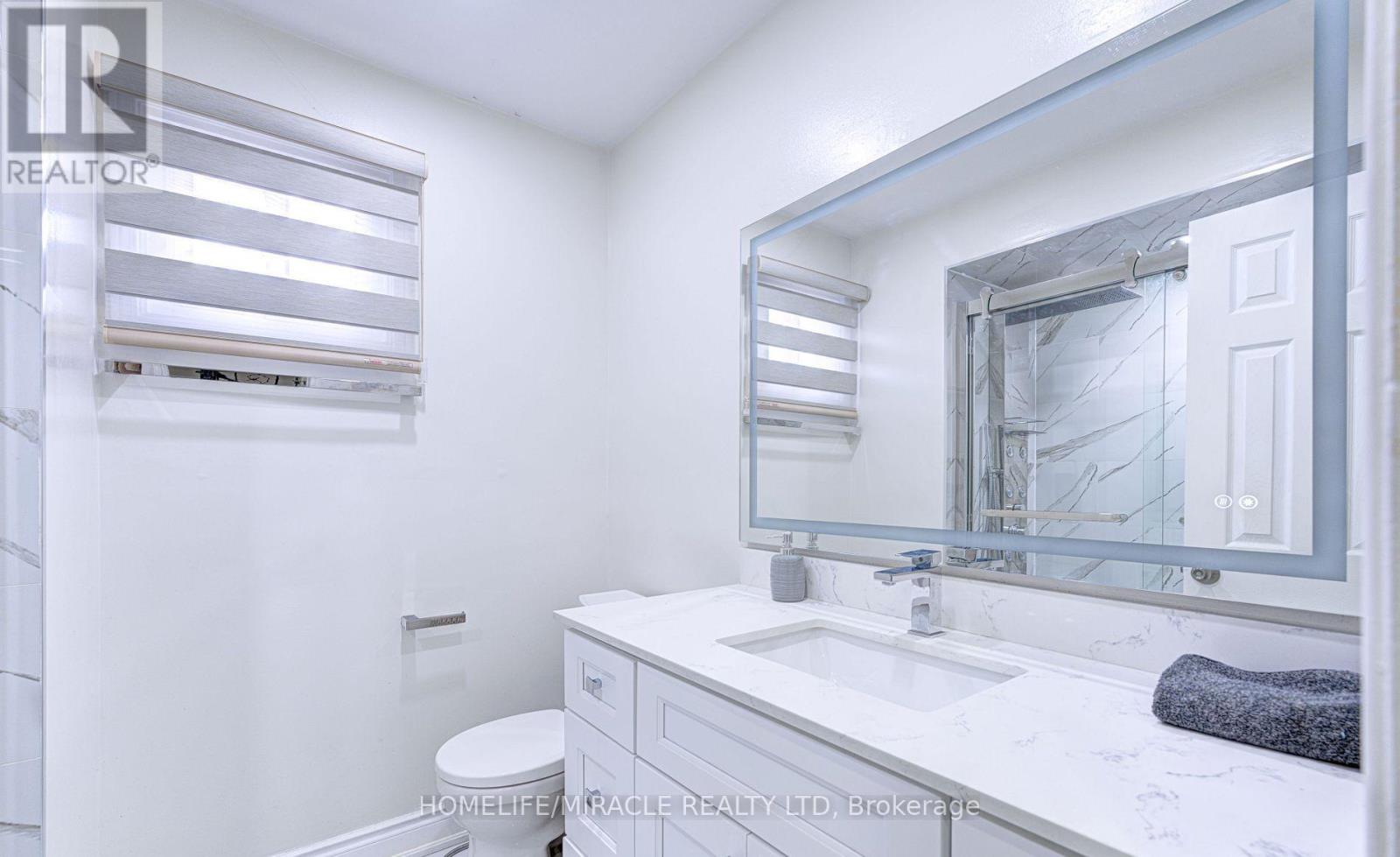 55 Castlehill Road, Brampton, Ontario L6X 4C9 - Photo 22 - W12549424