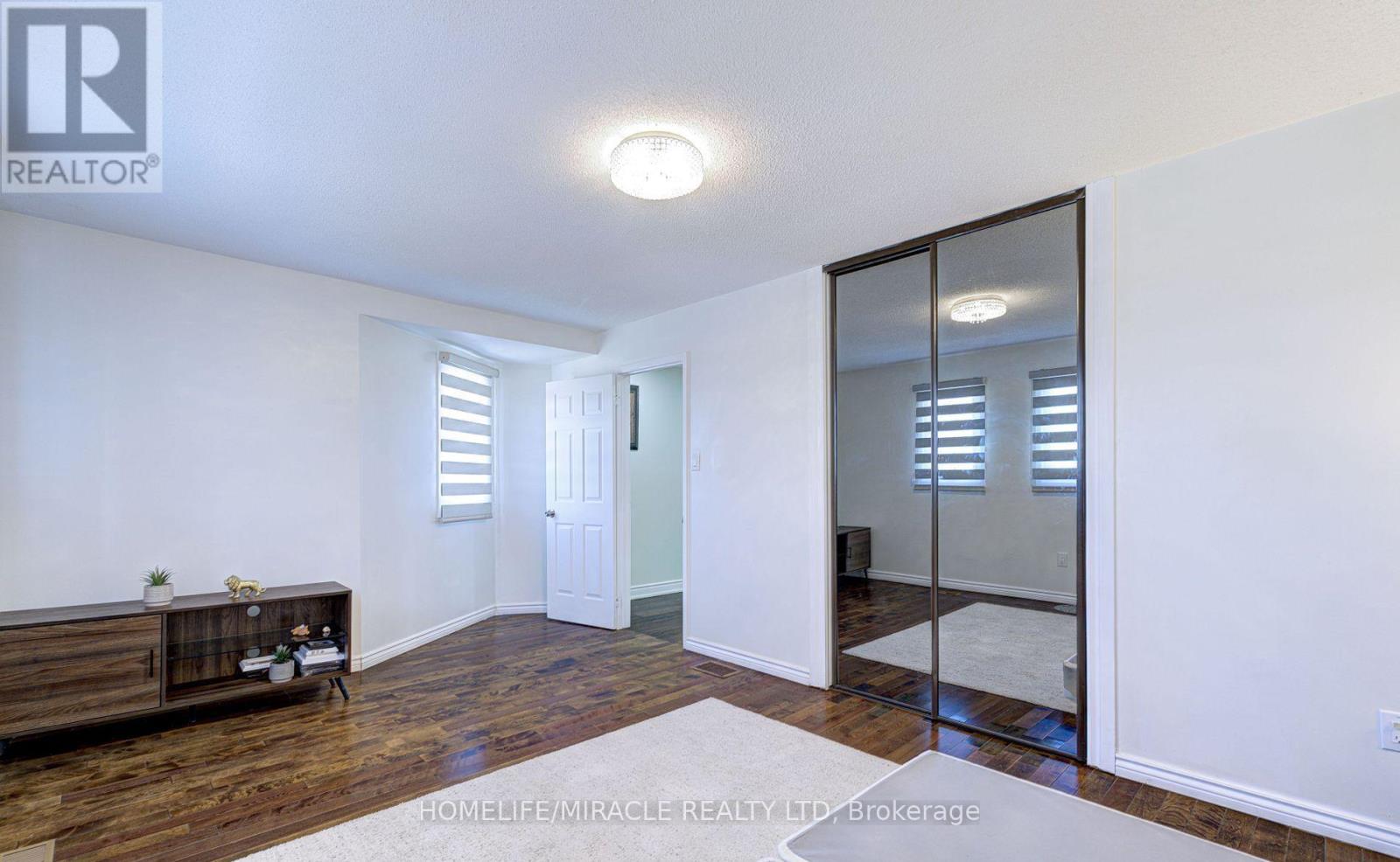 55 Castlehill Road, Brampton, Ontario L6X 4C9 - Photo 24 - W12549424