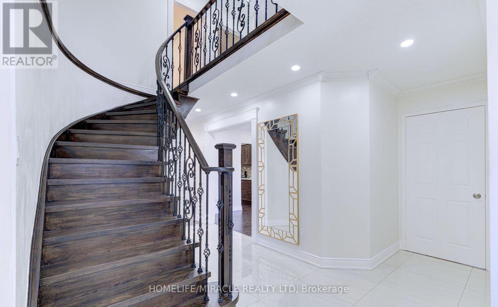 55 Castlehill Road, Brampton, Ontario L6X 4C9 - Photo 7 - W12549424