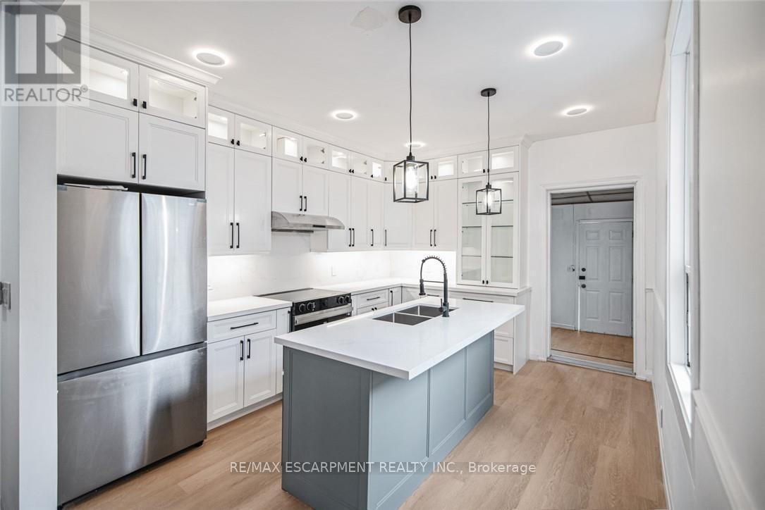 48 Aikman Avenue, Hamilton, Ontario  L8M 1P7 - Photo 2 - X12549392