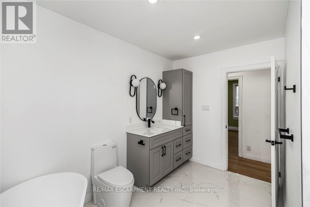 48 Aikman Avenue, Hamilton, Ontario  L8M 1P7 - Photo 24 - X12549392