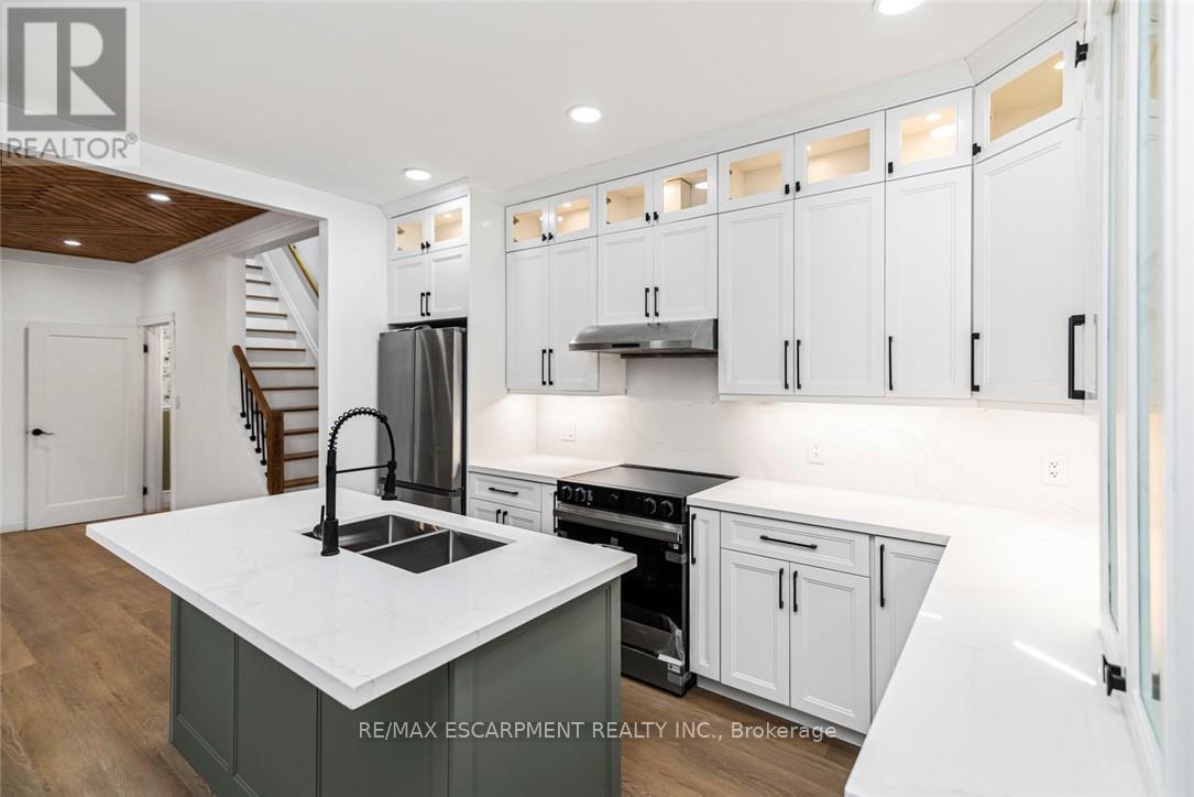 48 Aikman Avenue, Hamilton, Ontario  L8M 1P7 - Photo 4 - X12549392