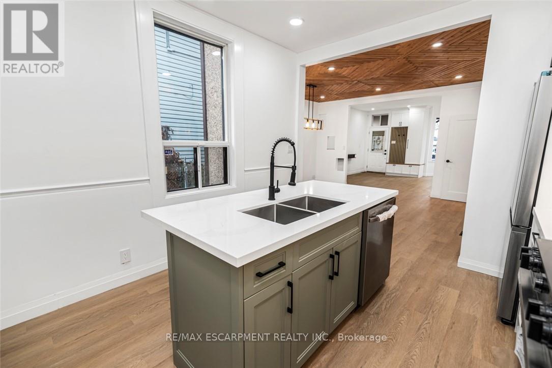 48 Aikman Avenue, Hamilton, Ontario  L8M 1P7 - Photo 7 - X12549392