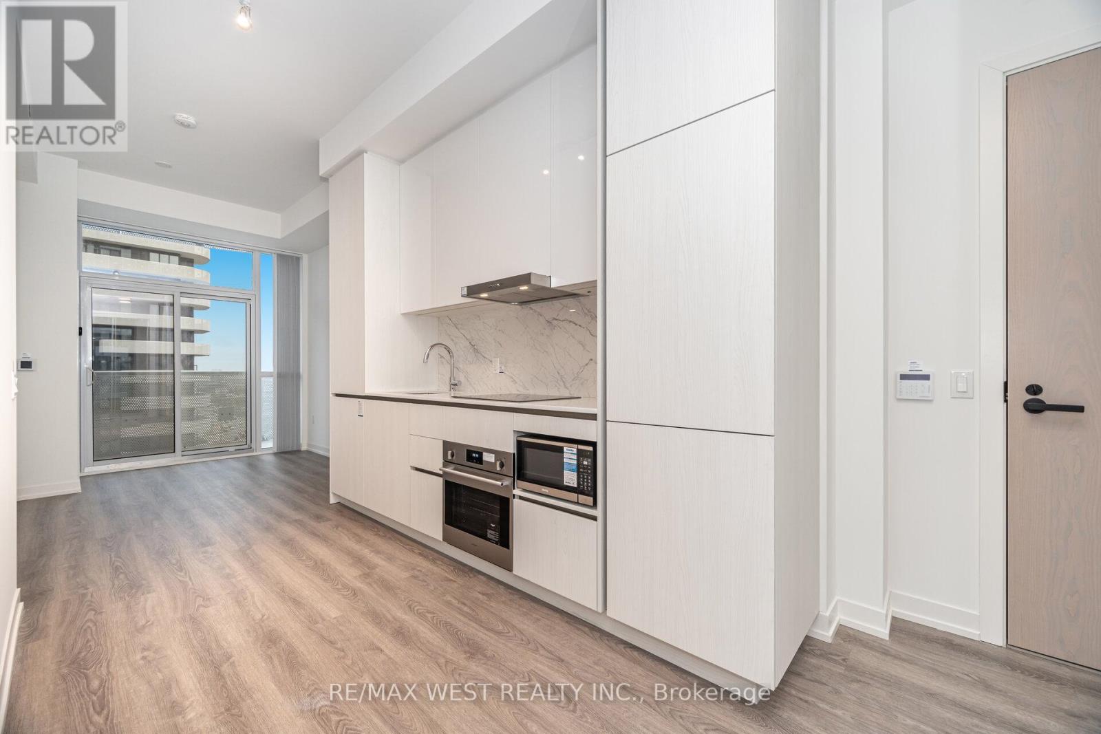 1601 - 8 Interchange Way, Vaughan, Ontario  L4K 0R2 - Photo 11 - N12549462