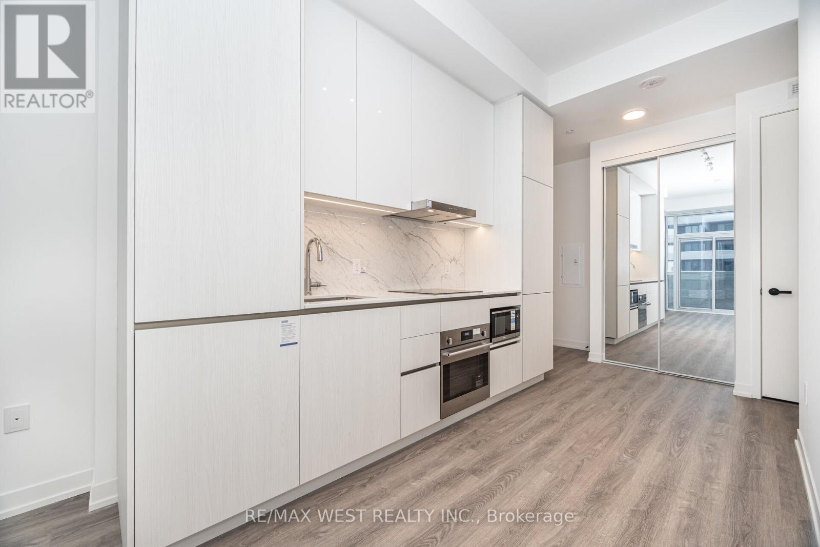 1601 - 8 Interchange Way, Vaughan, Ontario  L4K 0R2 - Photo 12 - N12549462