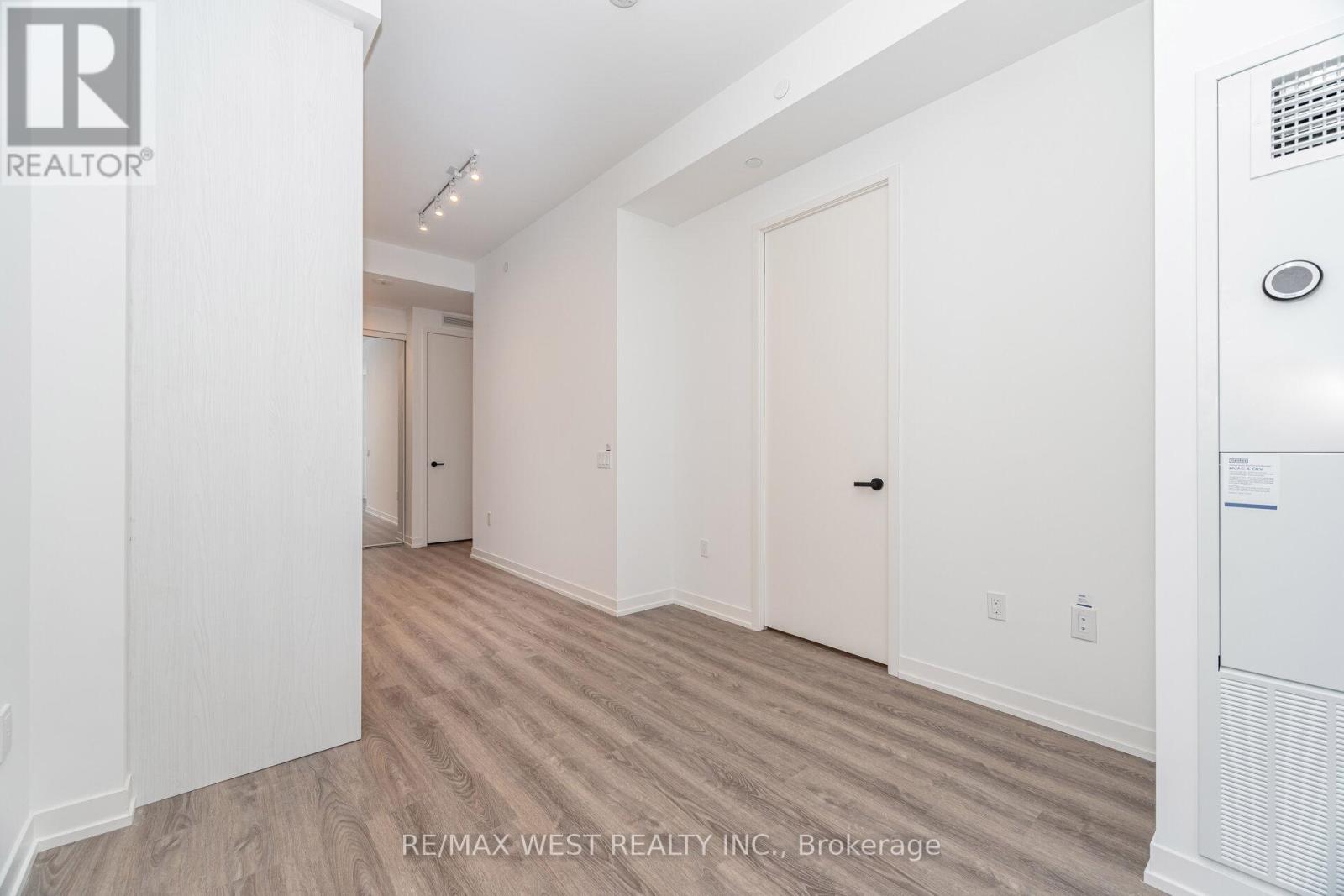 1601 - 8 Interchange Way, Vaughan, Ontario  L4K 0R2 - Photo 18 - N12549462