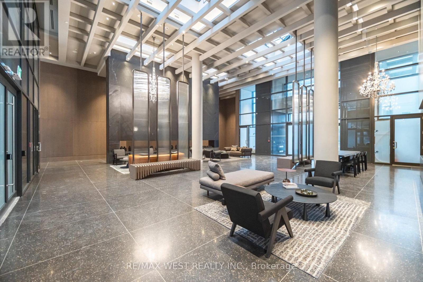 1601 - 8 Interchange Way, Vaughan, Ontario  L4K 0R2 - Photo 3 - N12549462