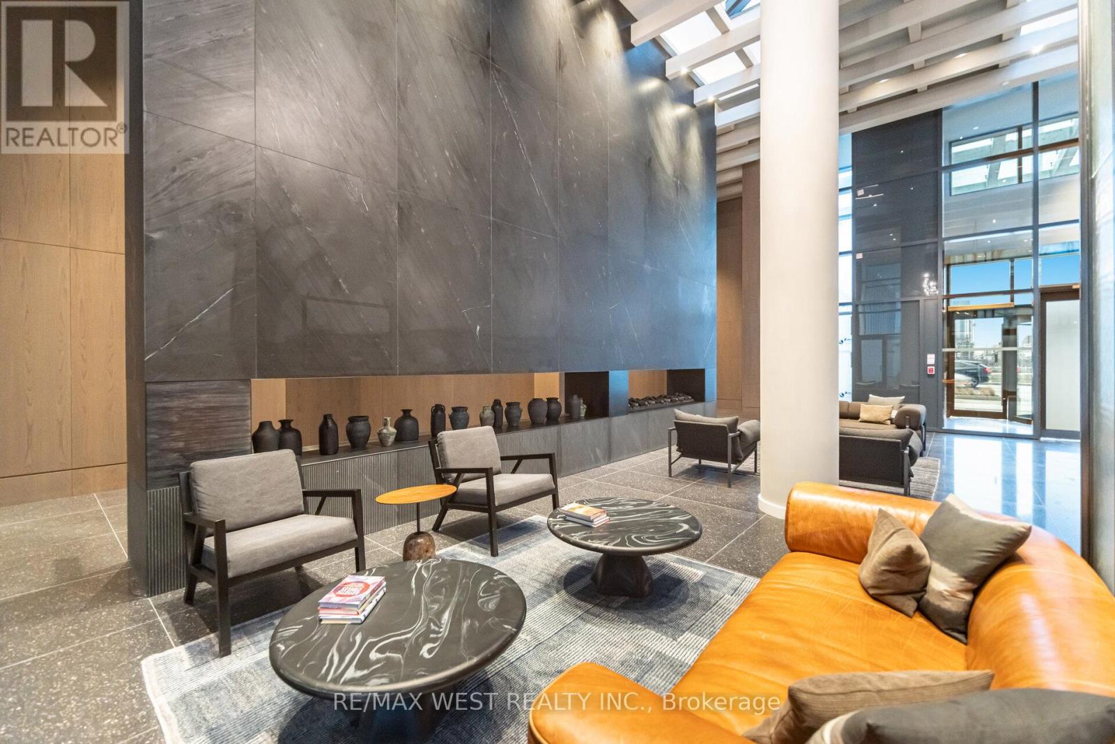 1601 - 8 Interchange Way, Vaughan, Ontario  L4K 0R2 - Photo 4 - N12549462