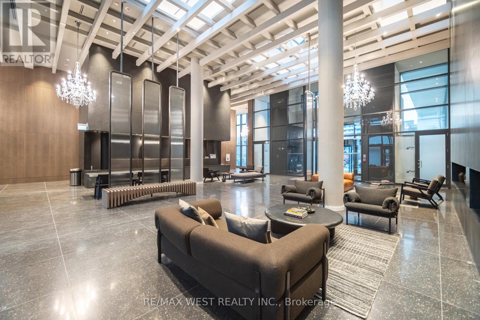 1601 - 8 Interchange Way, Vaughan, Ontario  L4K 0R2 - Photo 5 - N12549462