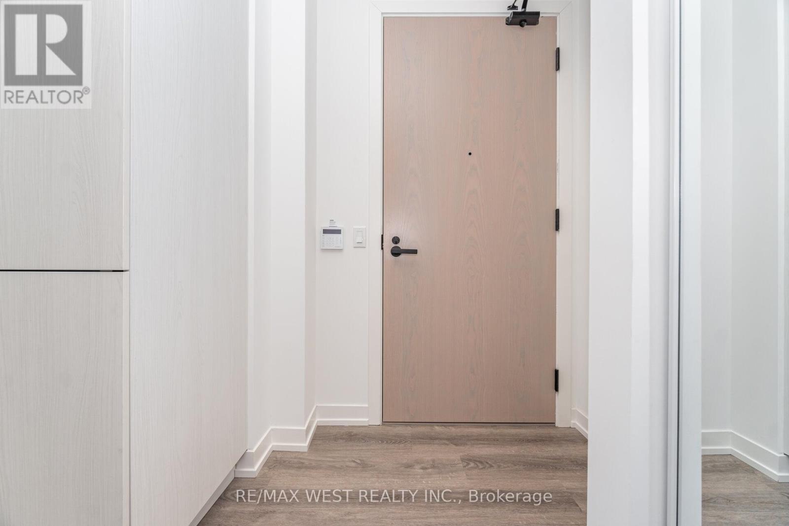 1601 - 8 Interchange Way, Vaughan, Ontario  L4K 0R2 - Photo 8 - N12549462