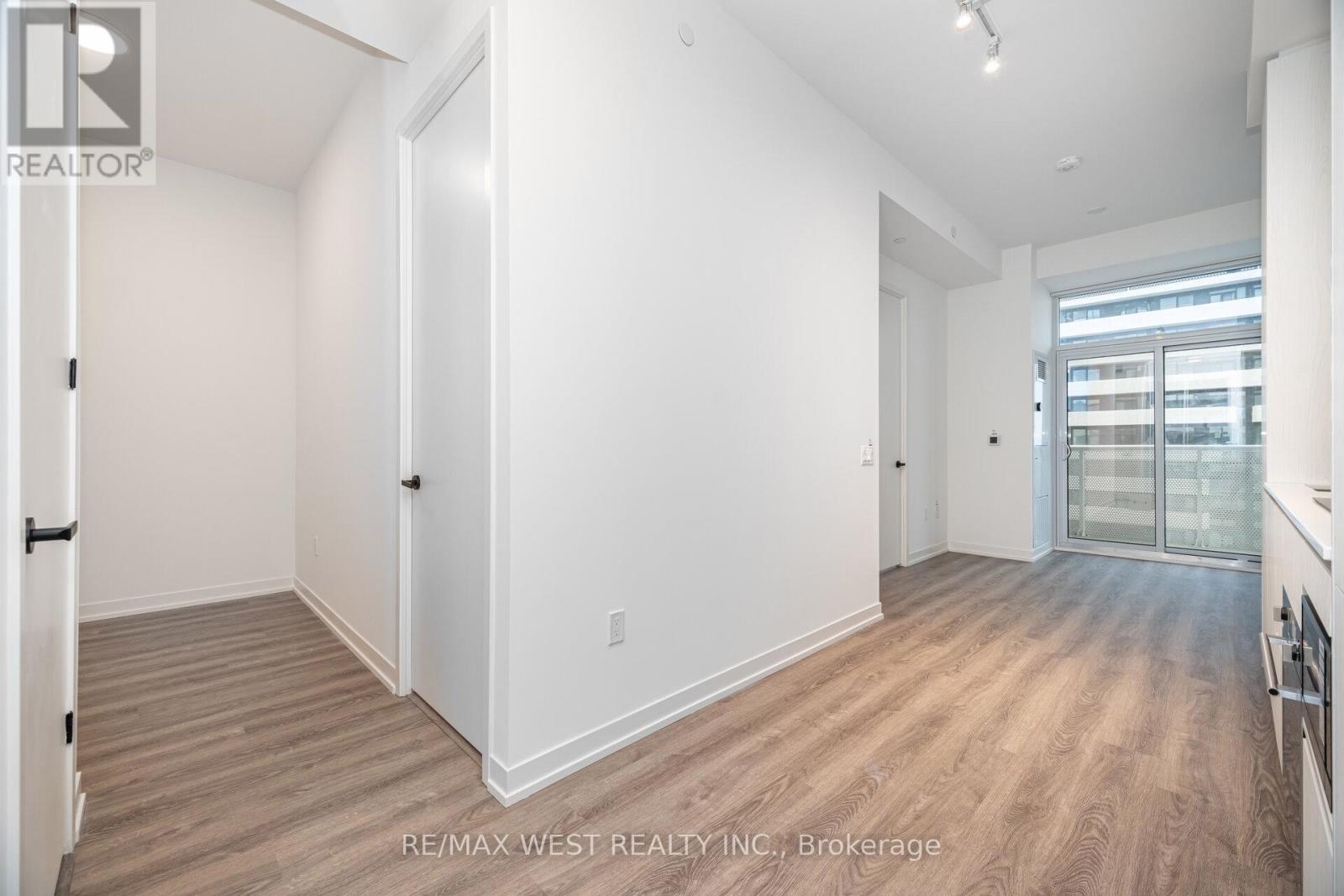 1601 - 8 Interchange Way, Vaughan, Ontario  L4K 0R2 - Photo 9 - N12549462