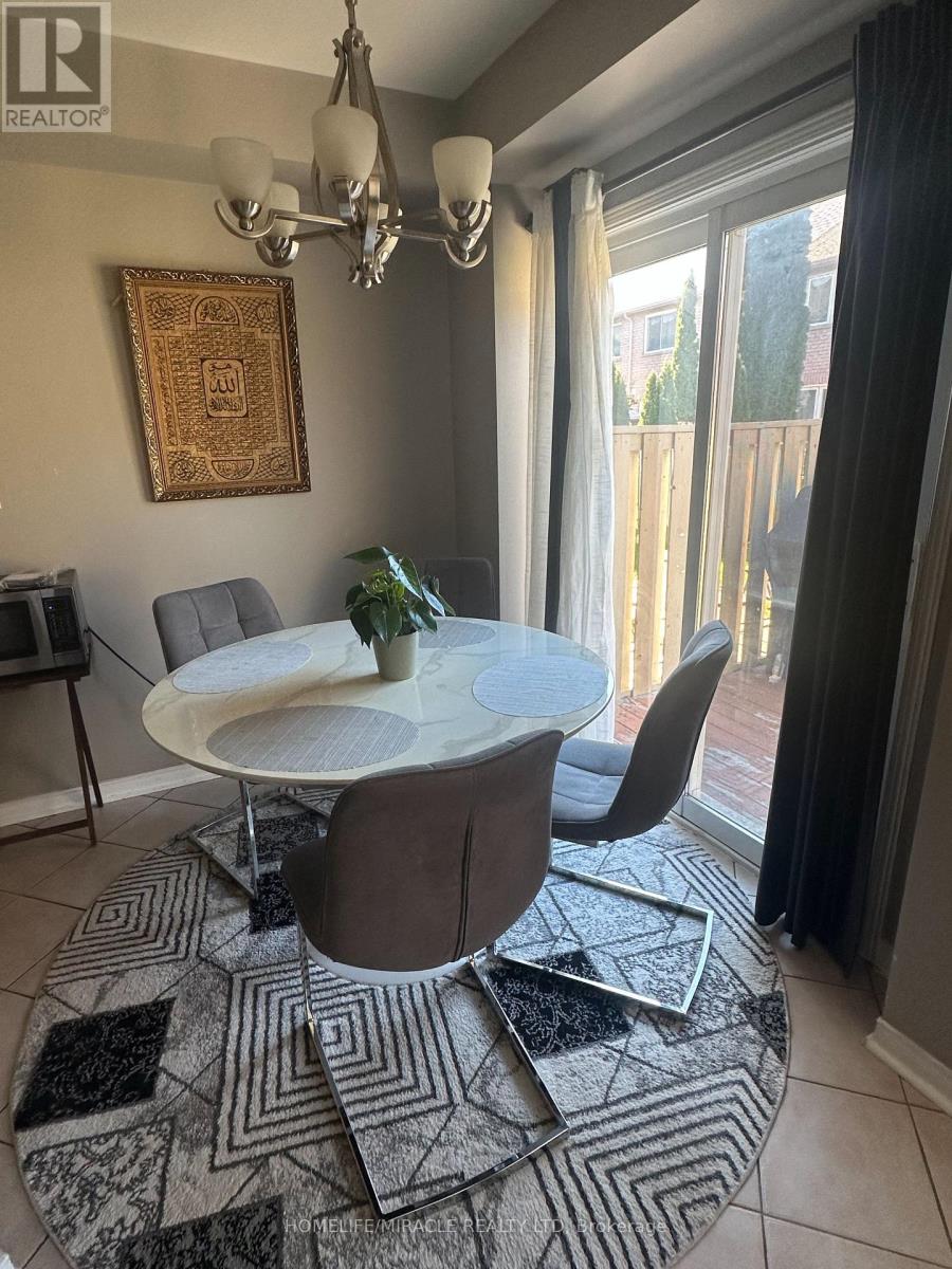 41 Playfair Road, Whitby, Ontario  L1N 9S6 - Photo 2 - E12538766