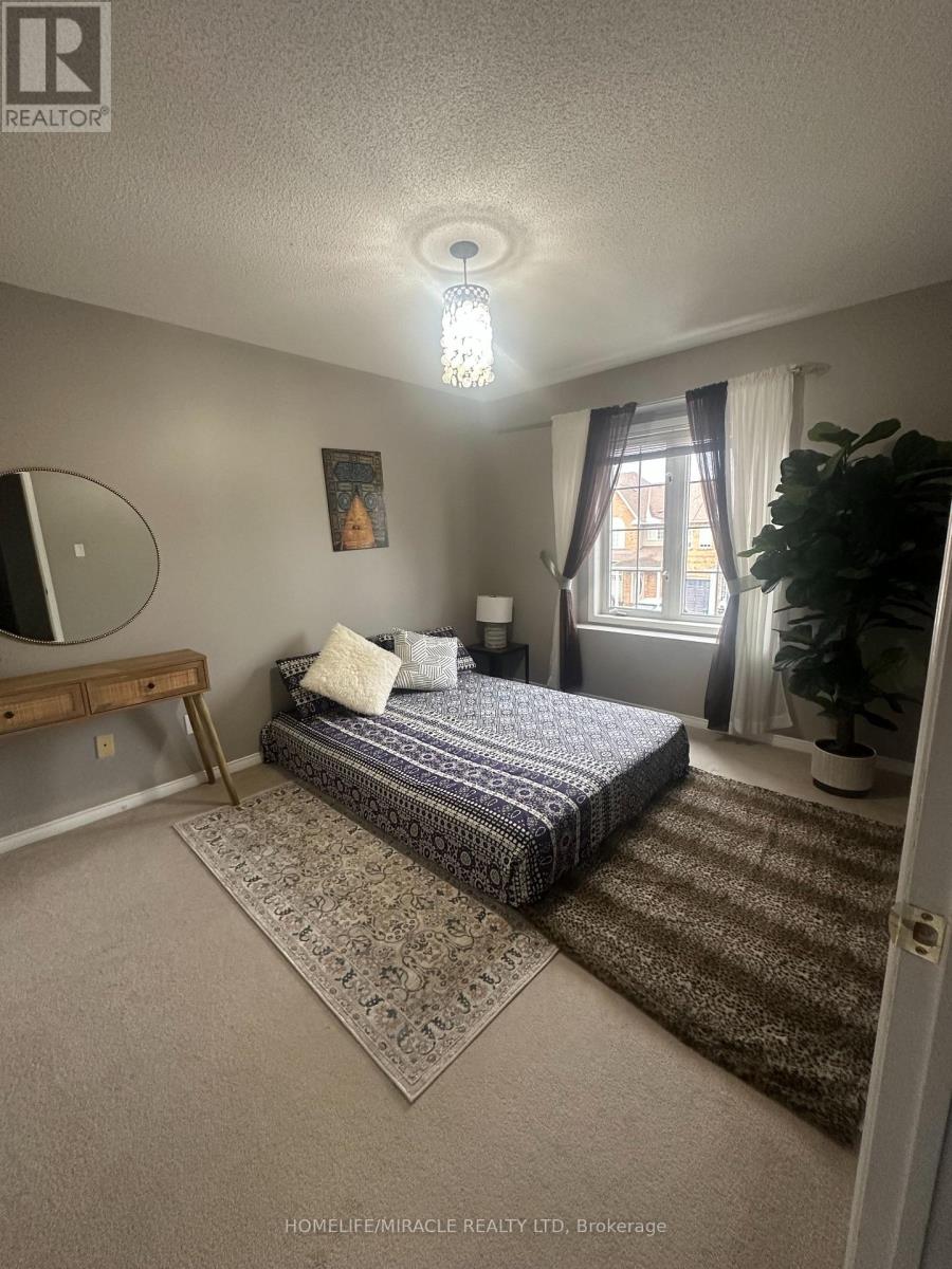 41 Playfair Road, Whitby, Ontario  L1N 9S6 - Photo 7 - E12538766