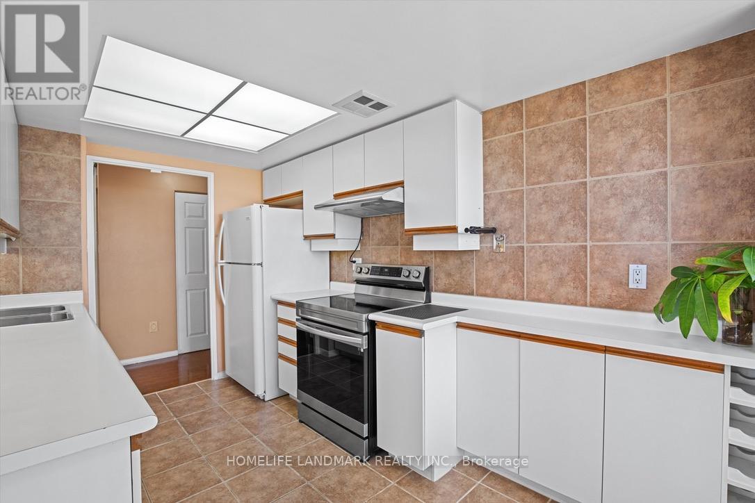 704 - 250 Webb Drive, Mississauga, Ontario  L5B 3Z4 - Photo 10 - W12549450