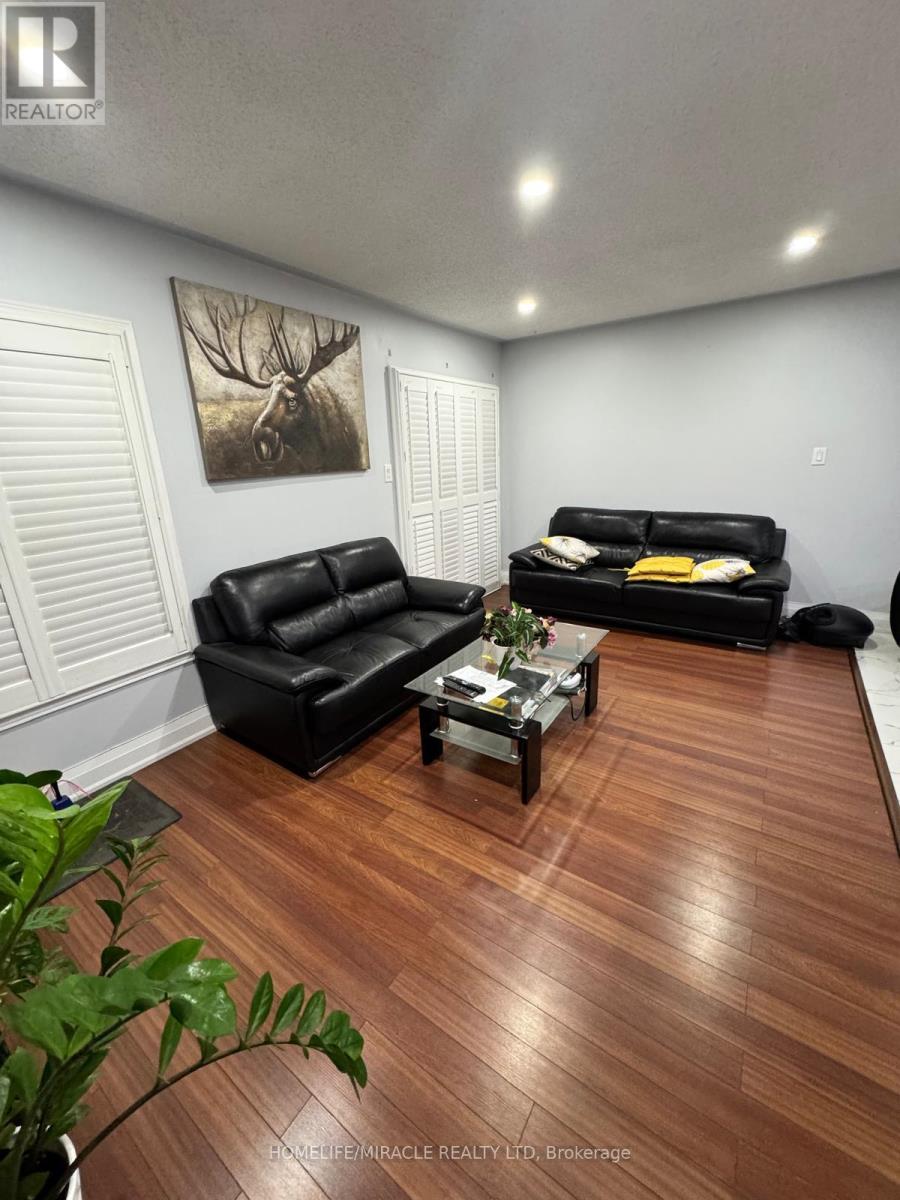 Main - 35 Applegrove Court, Brampton, Ontario L6R 2Y8 - Photo 12 - W12549456