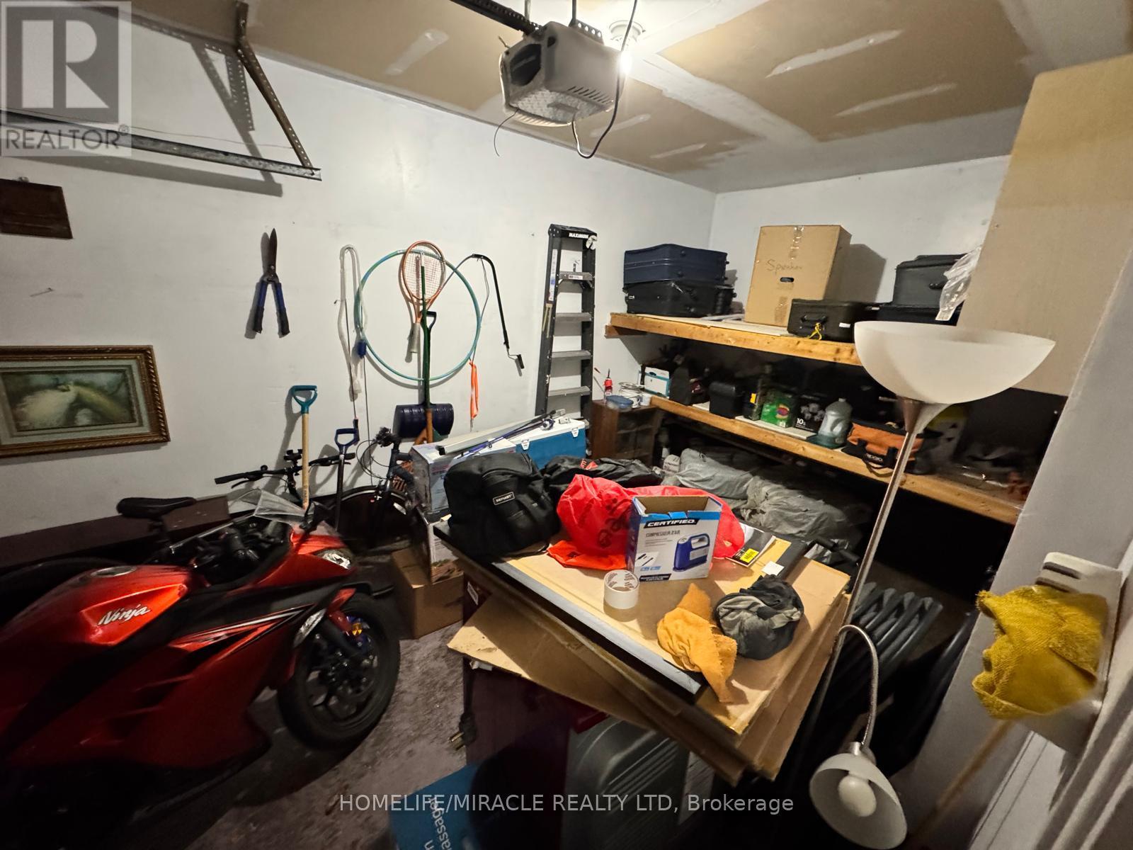 Main - 35 Applegrove Court, Brampton, Ontario L6R 2Y8 - Photo 3 - W12549456