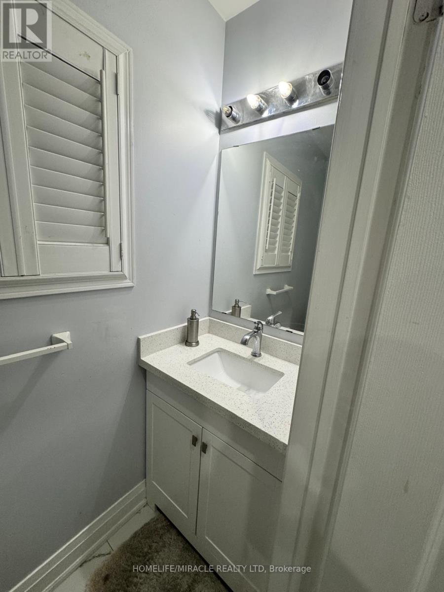 Main - 35 Applegrove Court, Brampton, Ontario L6R 2Y8 - Photo 5 - W12549456