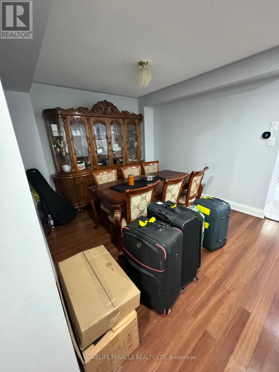 Main - 35 Applegrove Court, Brampton, Ontario L6R 2Y8 - Photo 8 - W12549456