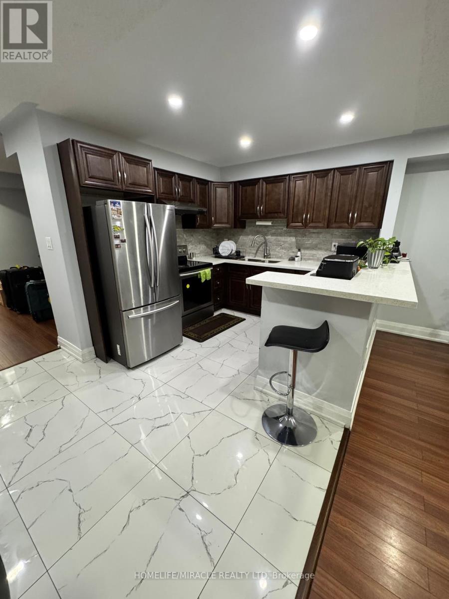 Main - 35 Applegrove Court, Brampton, Ontario L6R 2Y8 - Photo 9 - W12549456