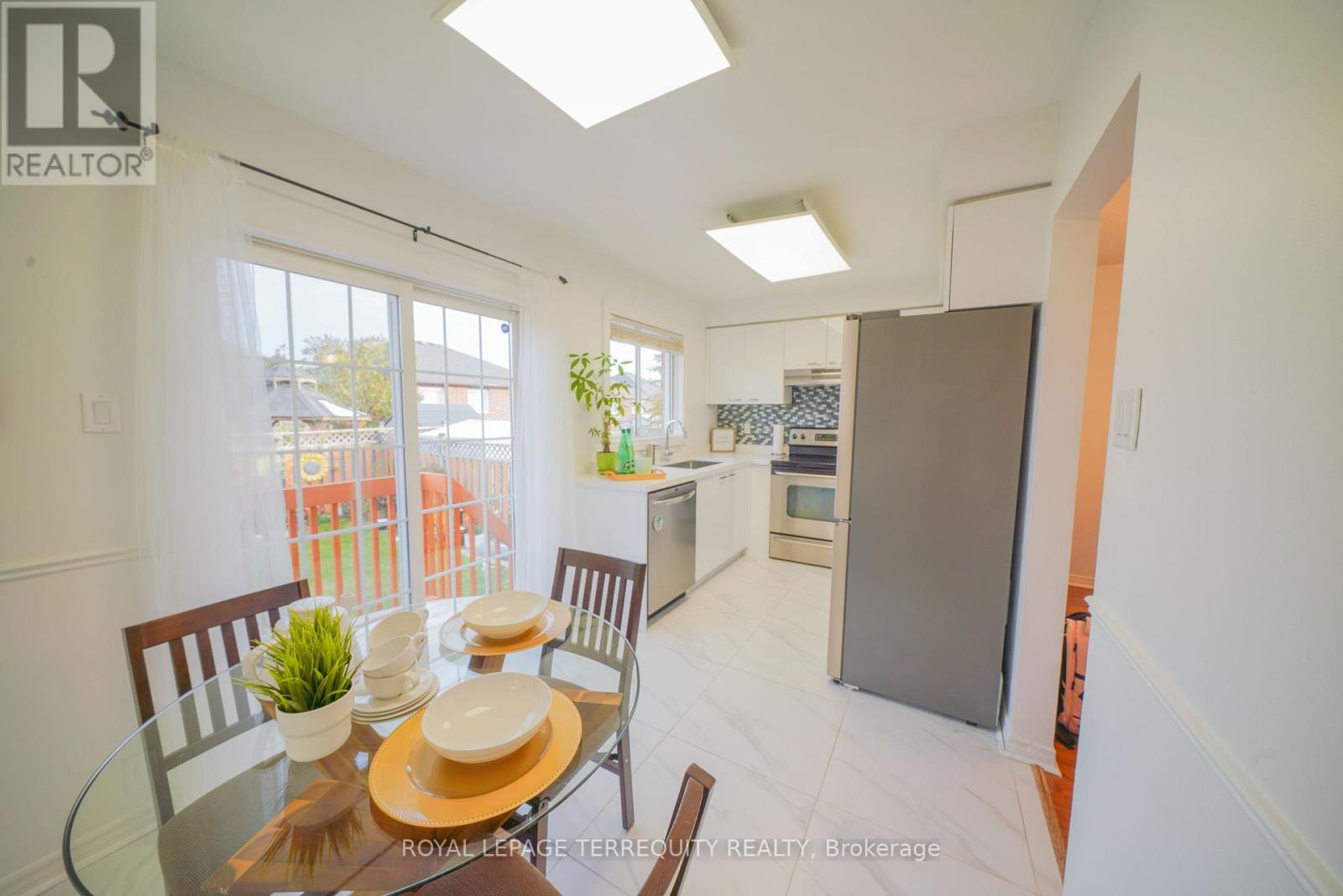 145 Springview Drive, Brampton, Ontario  L6X 4K2 - Photo 11 - W12549474