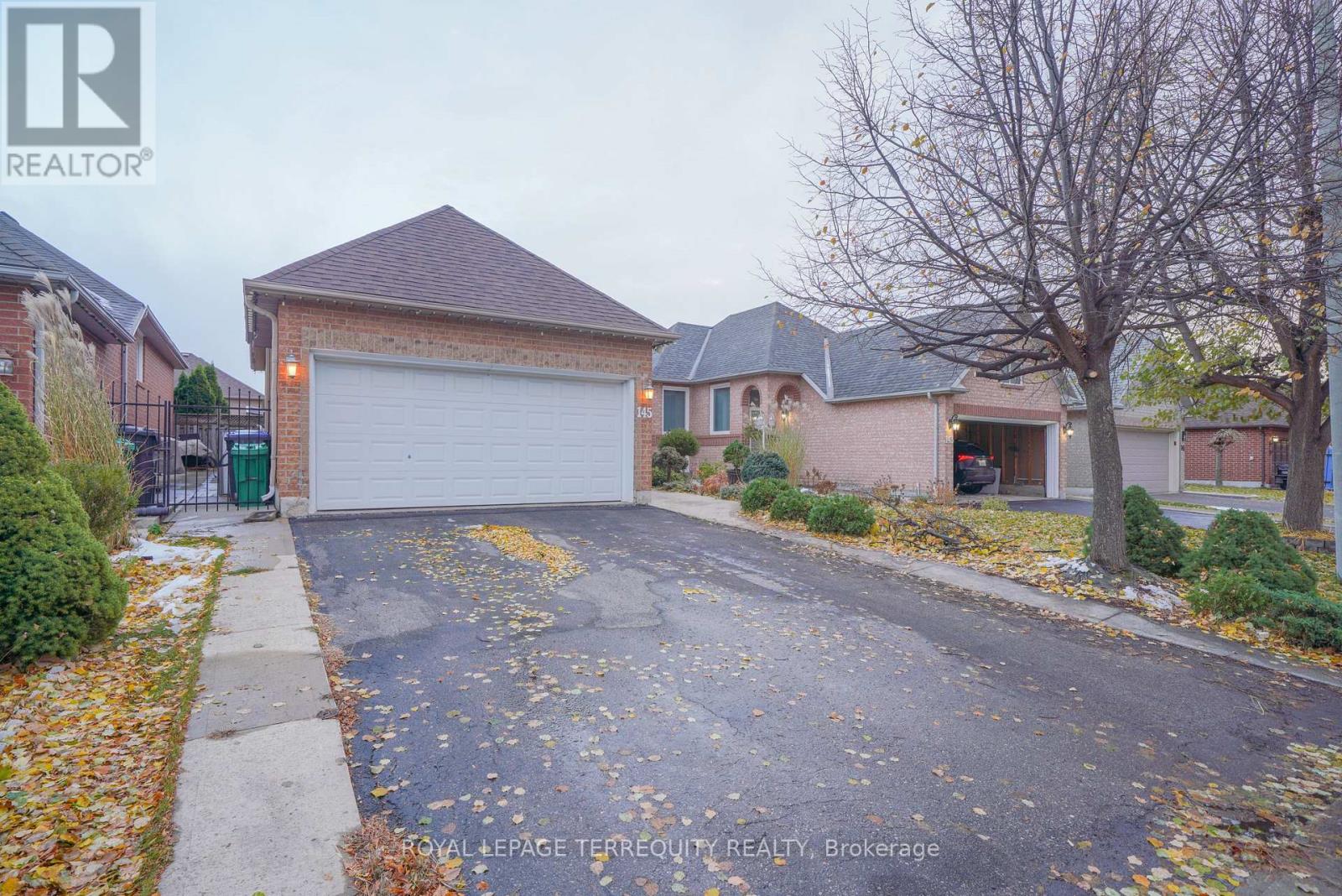 145 Springview Drive, Brampton, Ontario  L6X 4K2 - Photo 2 - W12549474