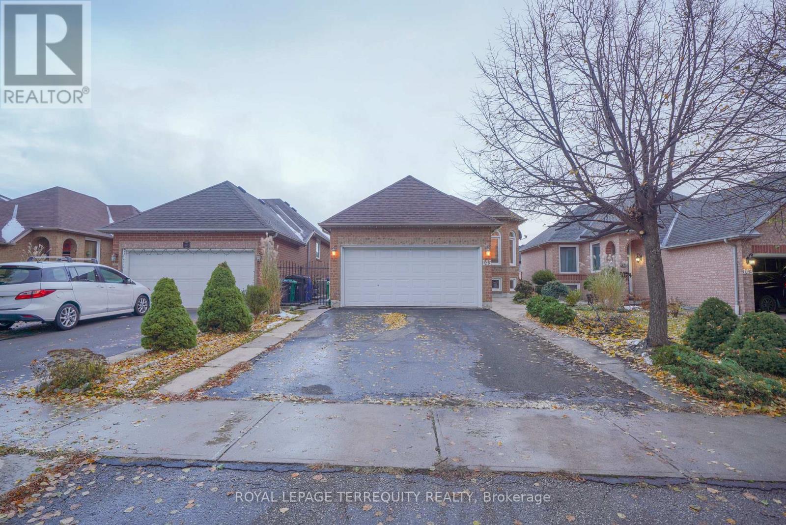 145 Springview Drive, Brampton, Ontario  L6X 4K2 - Photo 3 - W12549474