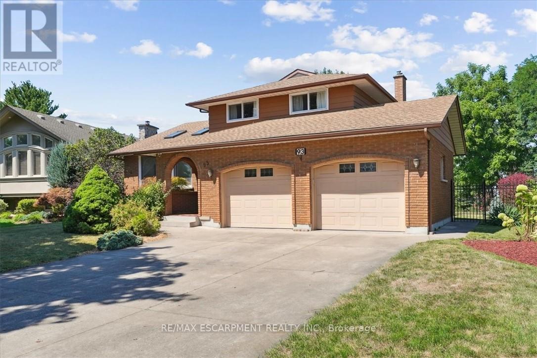 93 Westgate Park Drive, St. Catharines, Ontario  L2N 5X1 - Photo 2 - X12549454