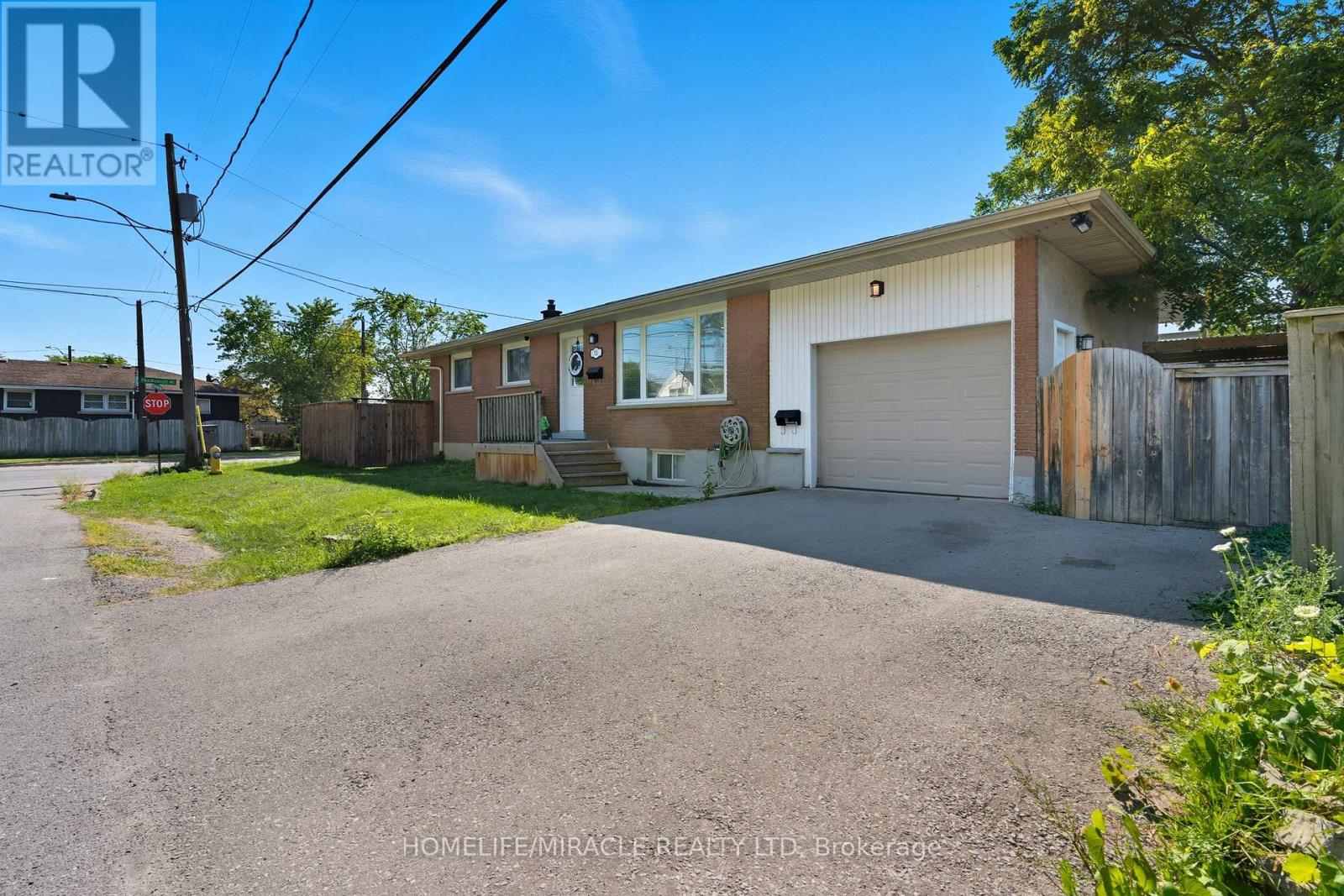 11 Rockwood Avenue, St. Catharines, Ontario  L2P 1E3 - Photo 3 - X12549466