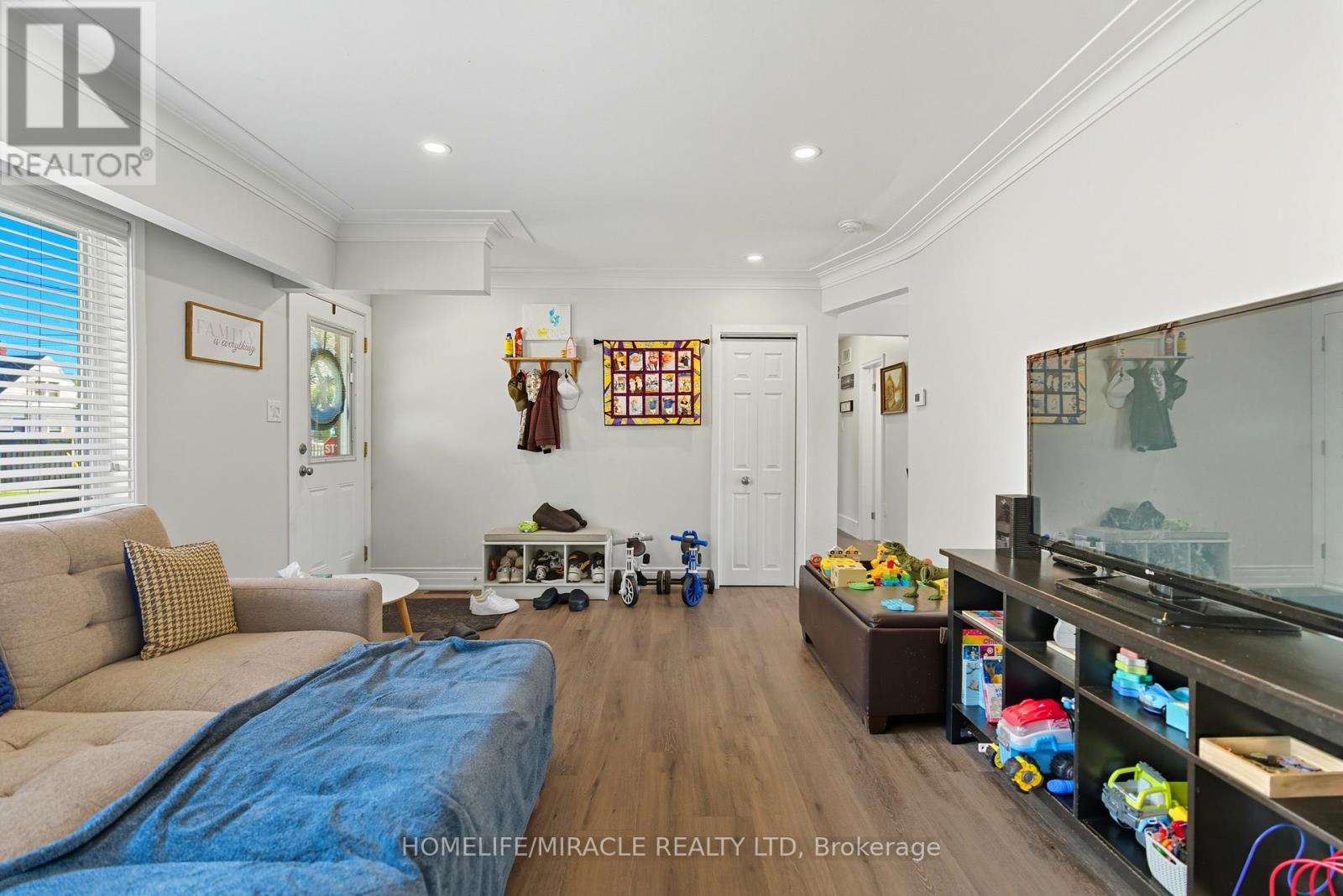 11 Rockwood Avenue, St. Catharines, Ontario  L2P 1E3 - Photo 7 - X12549466