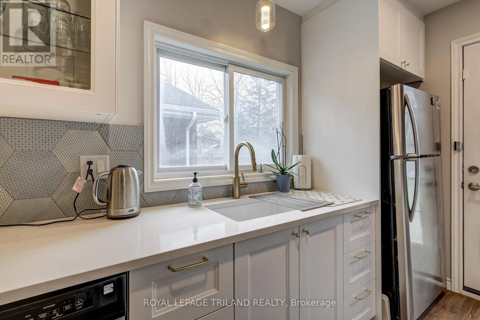 103 Springbank Drive, London South, Ontario N6J 1E5 - Photo 14 - X12549480