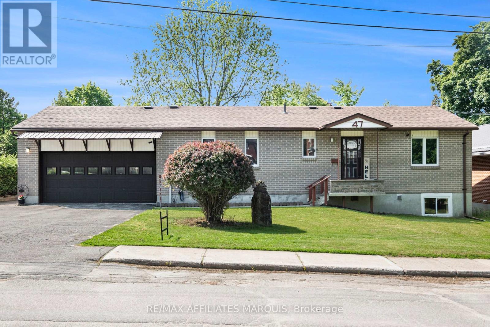 47 Gladstone Avenue, Smiths Falls, Ontario  K7A 1R8 - Photo 1 - X12549482