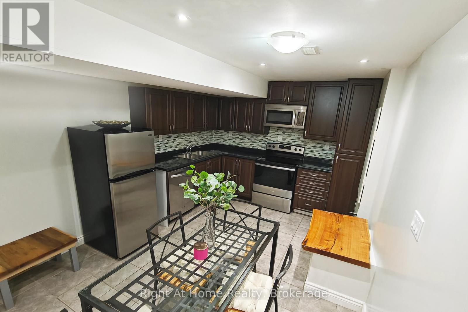 Lower - 126 Duncan Lane, Milton, Ontario  L9T 3X3 - Photo 6 - W12549228