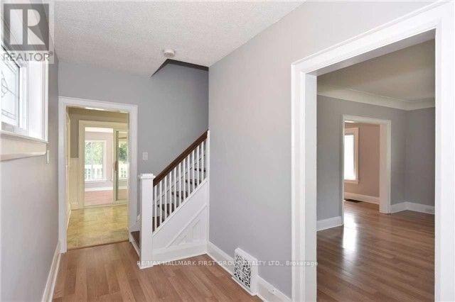 Upper - 93 Park Road S, Oshawa, Ontario  L1J 4G7 - Photo 6 - E12549486