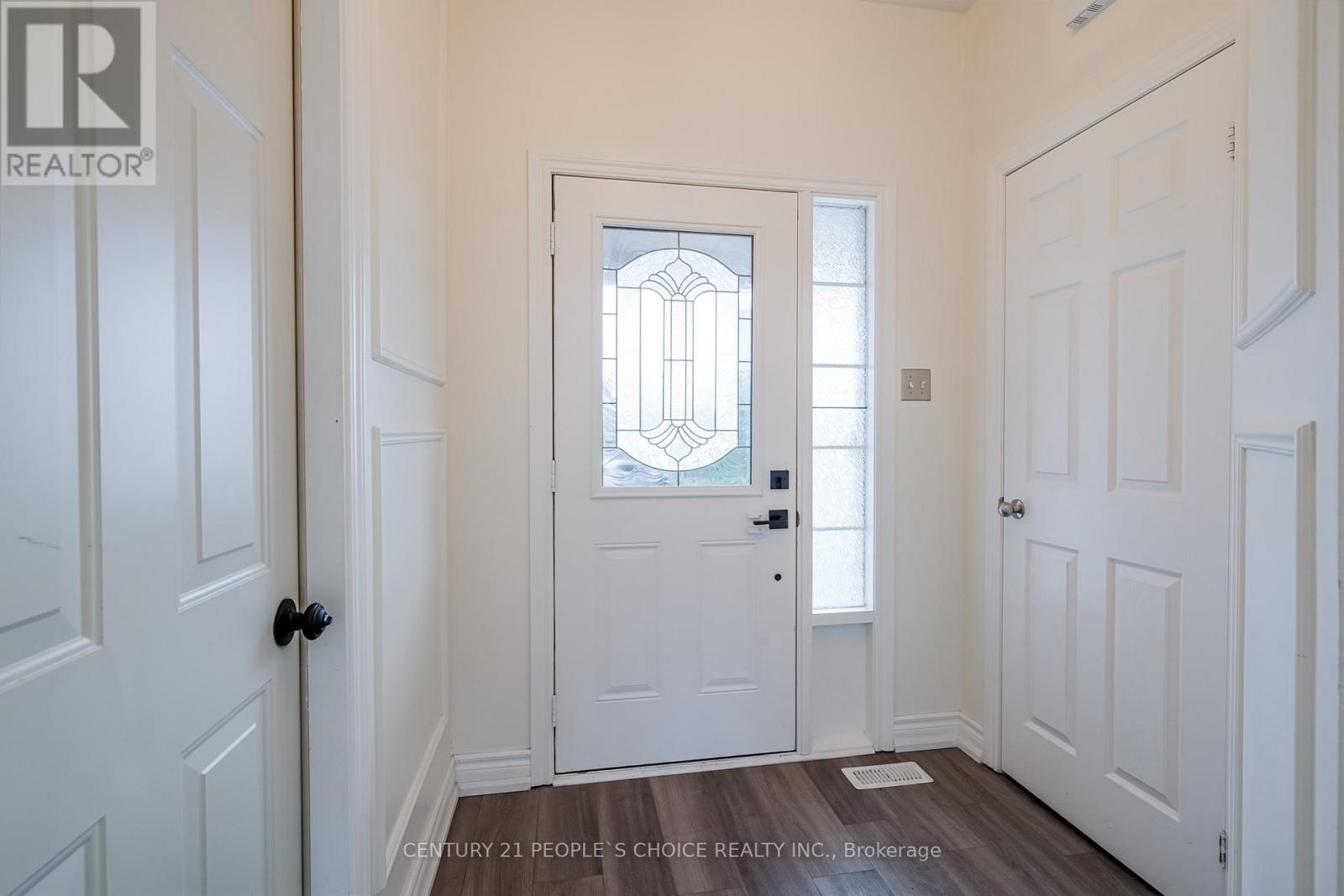 38 Taft Place, Clarington, Ontario  L1C 5M6 - Photo 3 - E12549488