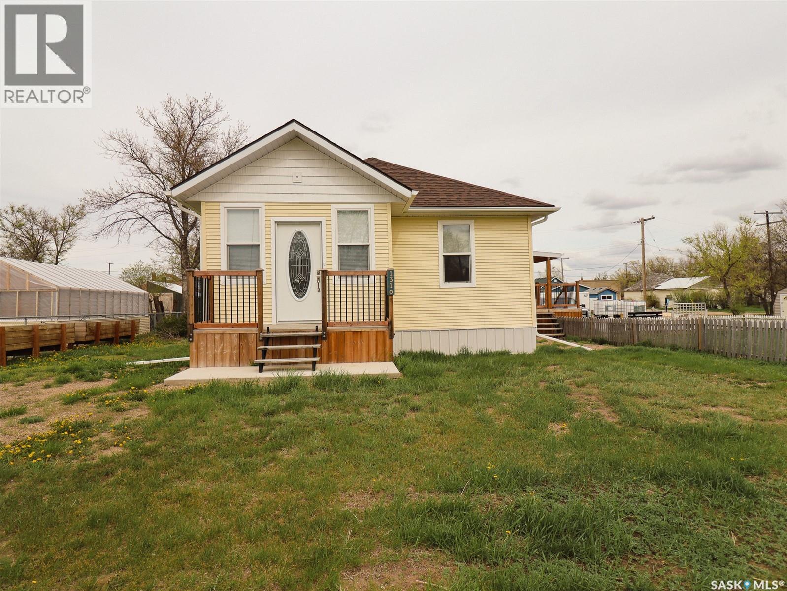 1310 Buick Street, Cadillac, Saskatchewan  S0N 0K0 - Photo 1 - SK024134