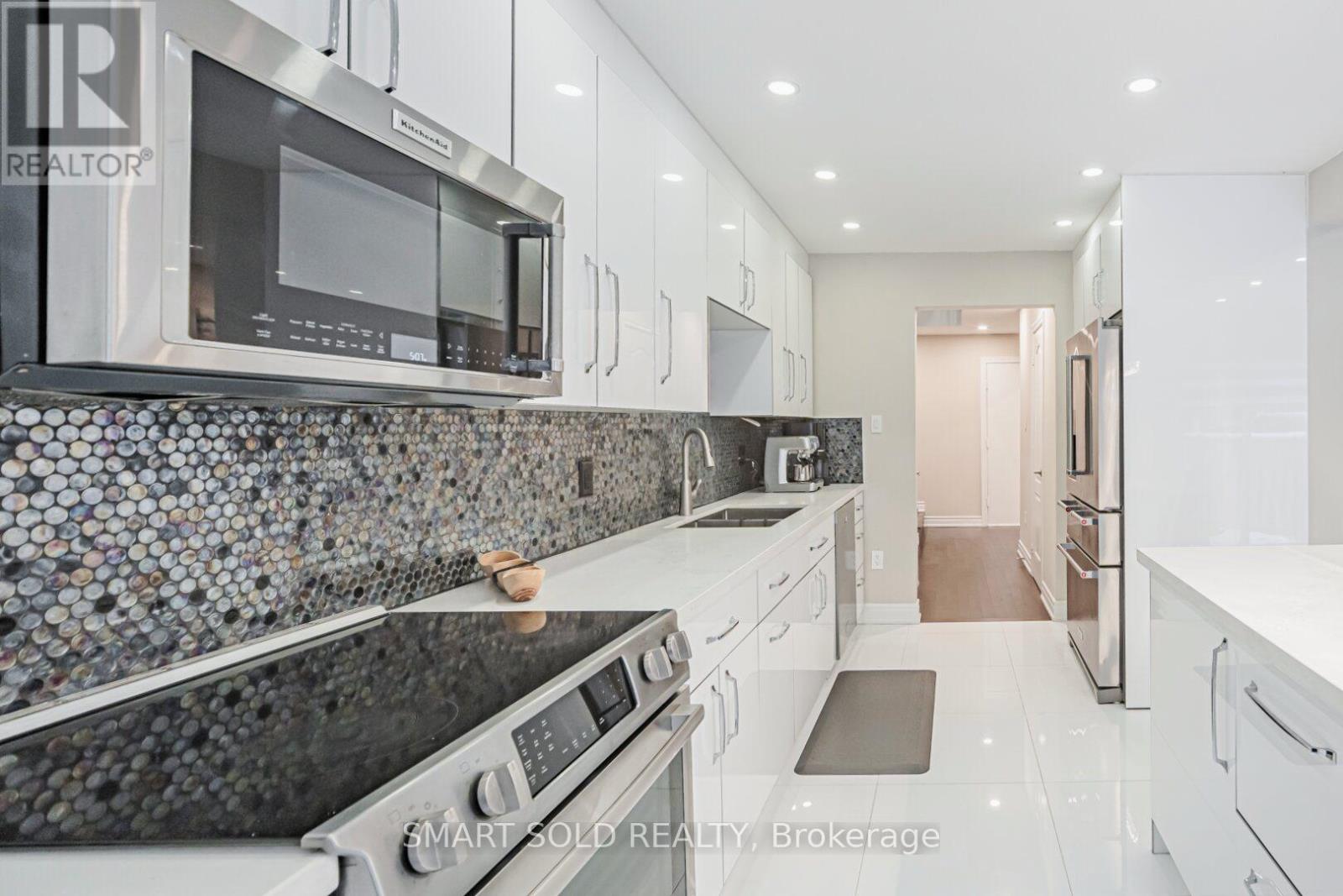 60 Steepleview Crescent, Richmond Hill, Ontario  L4C 9R3 - Photo 18 - N12535584