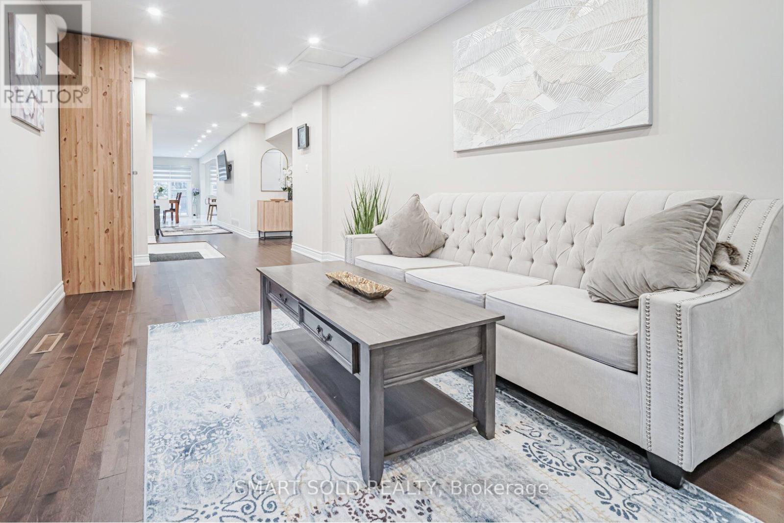 60 Steepleview Crescent, Richmond Hill, Ontario  L4C 9R3 - Photo 10 - N12535584