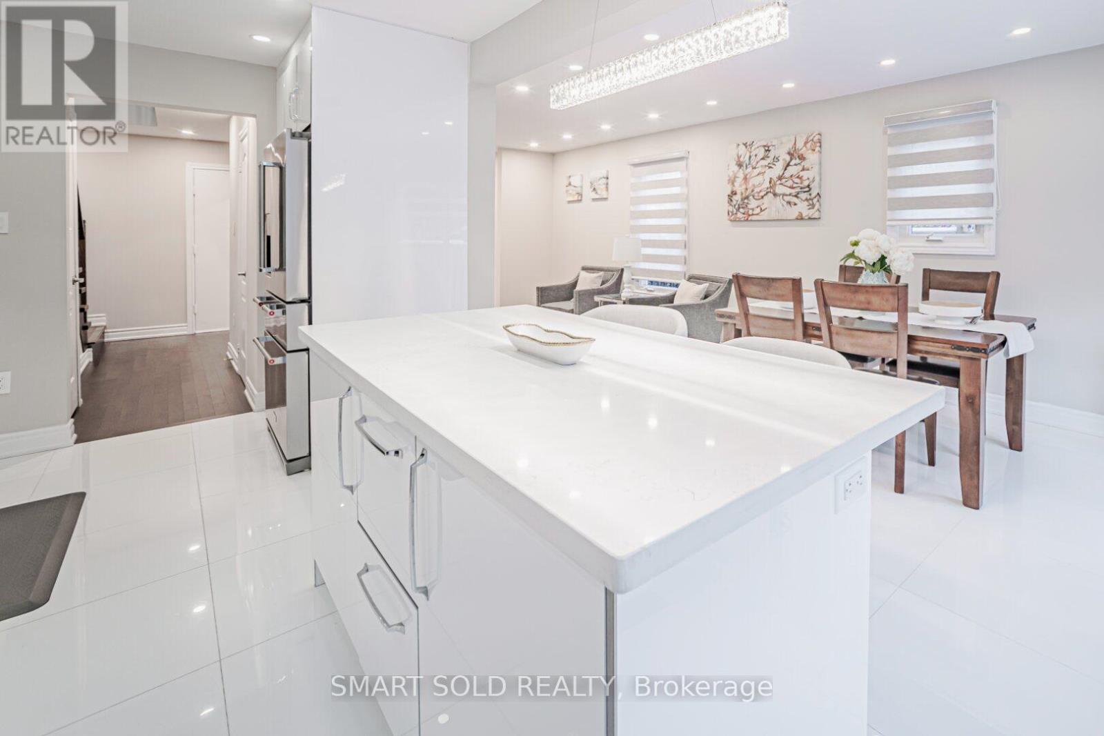 60 Steepleview Crescent, Richmond Hill, Ontario  L4C 9R3 - Photo 16 - N12535584